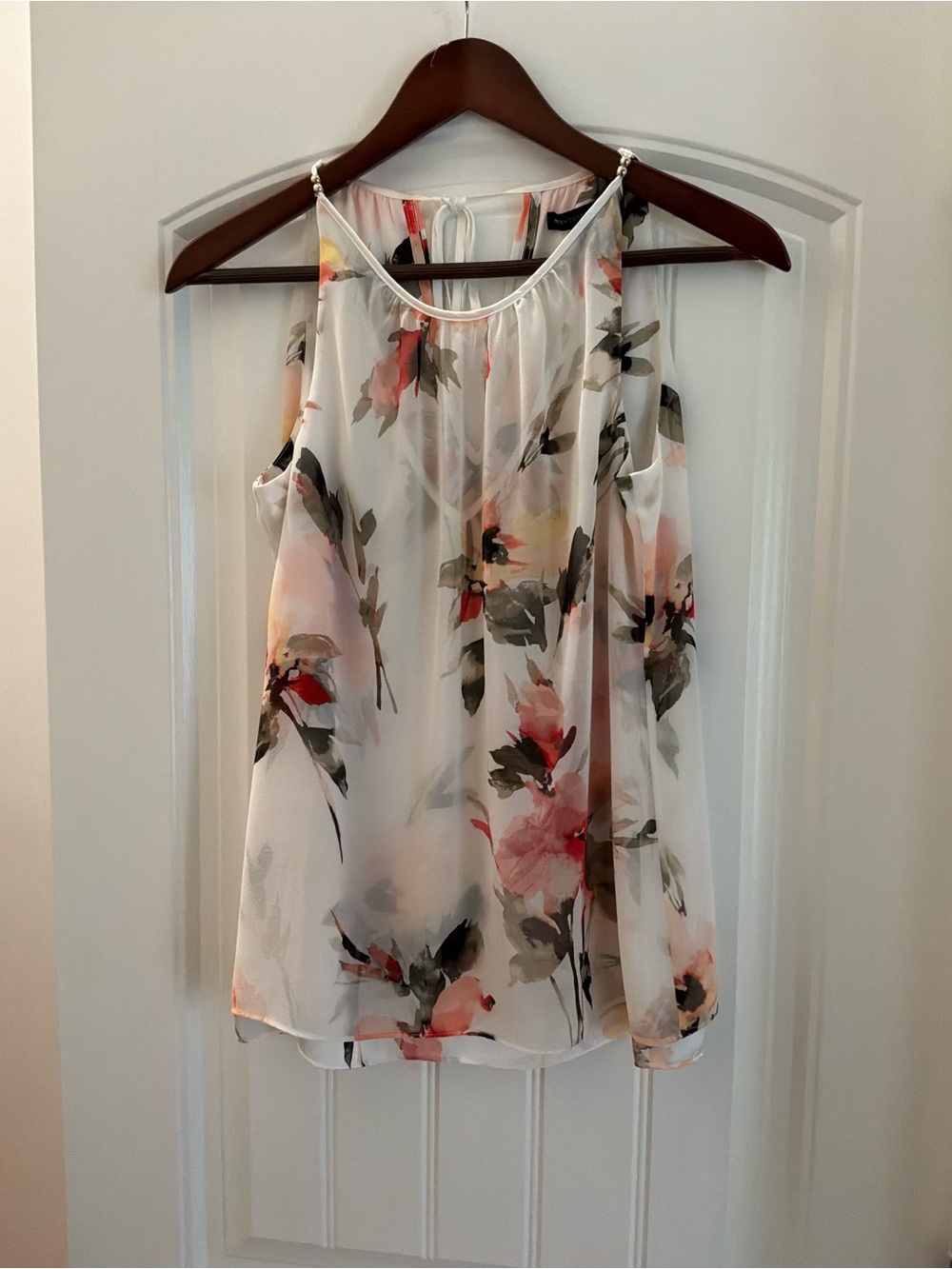 White House Black Market White Floral Sleeveless Chiffon Blouse, XXS